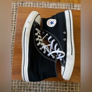 Chuck Taylor All Star UNISEX HIGH TOP SHOE
